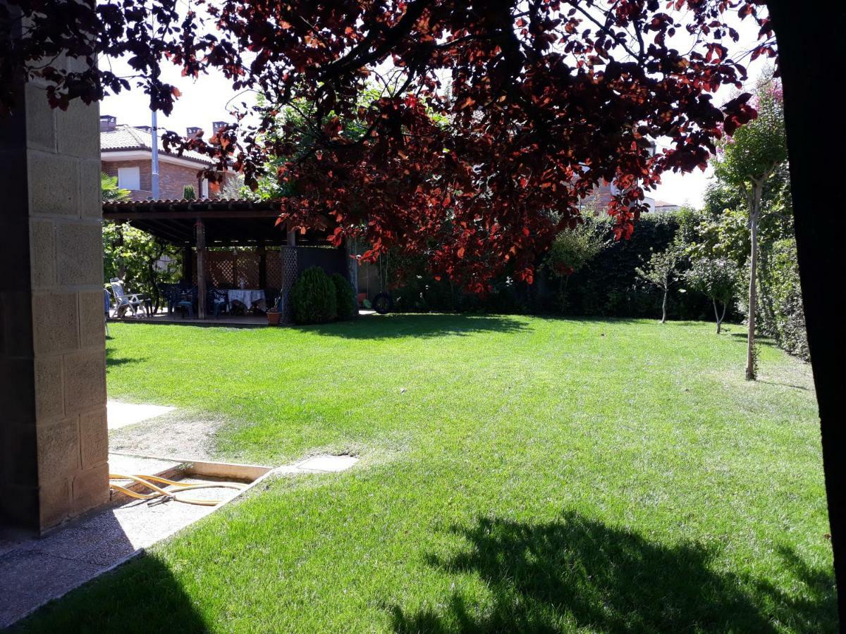 Preciosa Casa Independiente Con Piscina Cubierta Y Gran Jardin Privados Haro Eksteriør bilde