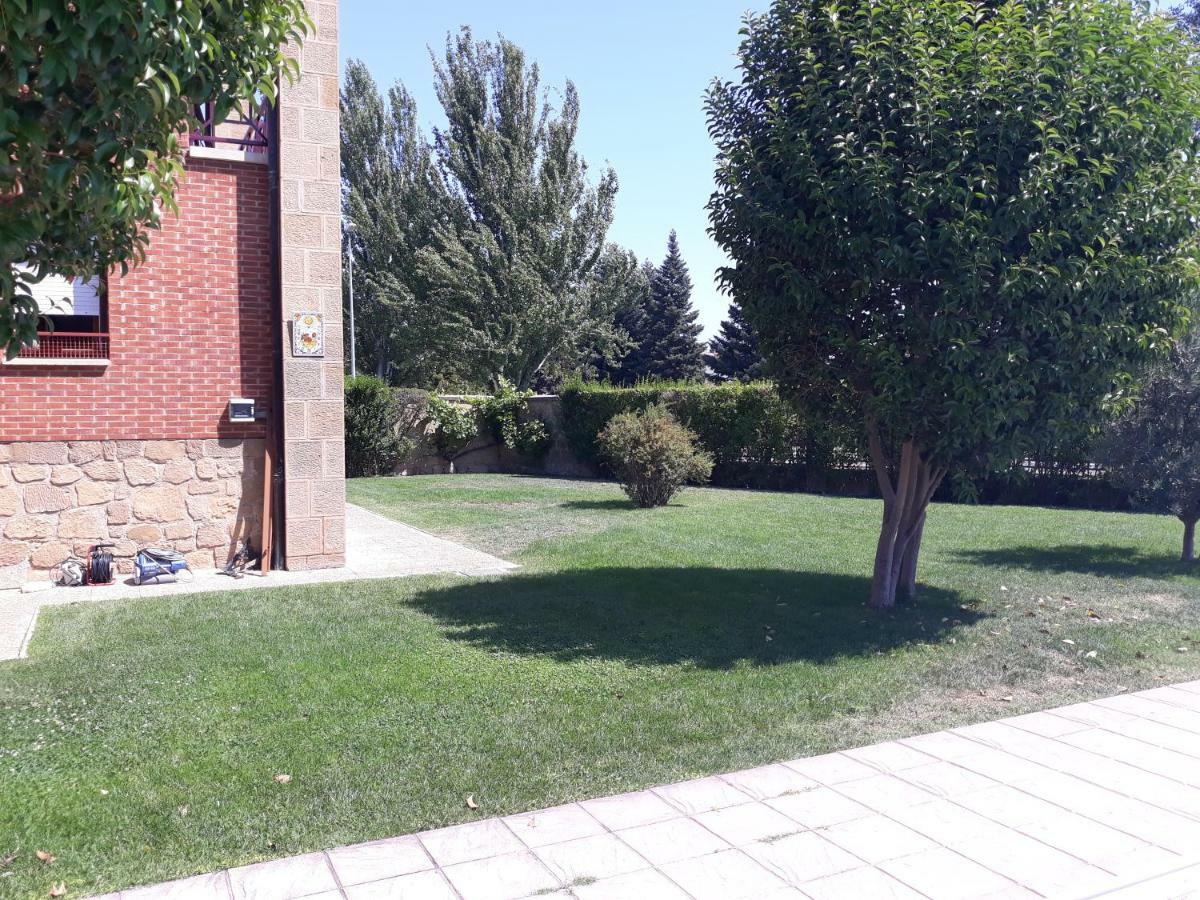 Preciosa Casa Independiente Con Piscina Cubierta Y Gran Jardin Privados Haro Eksteriør bilde
